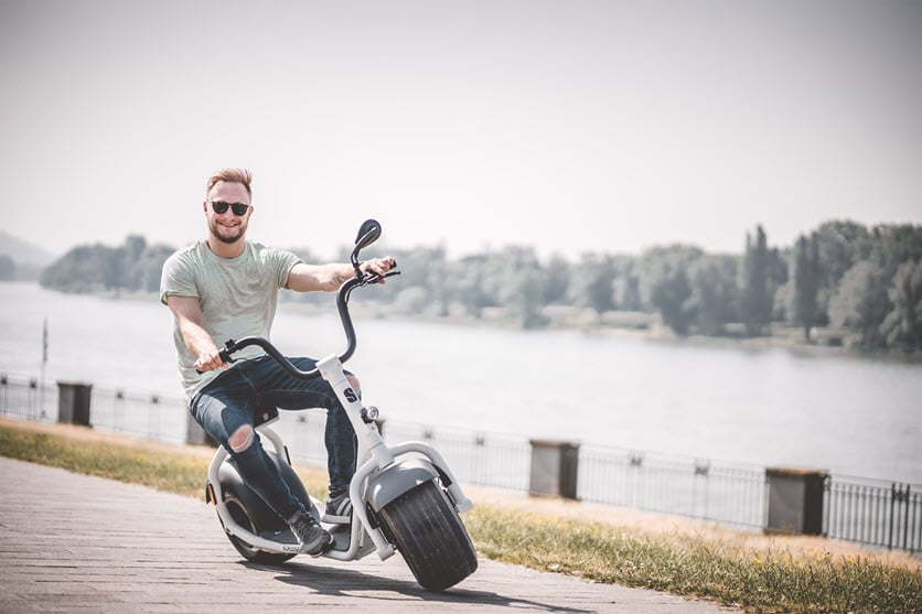 Avantajele scuterului electric în comparație cu bicicleta electrică 2 Roți largi scuter electric