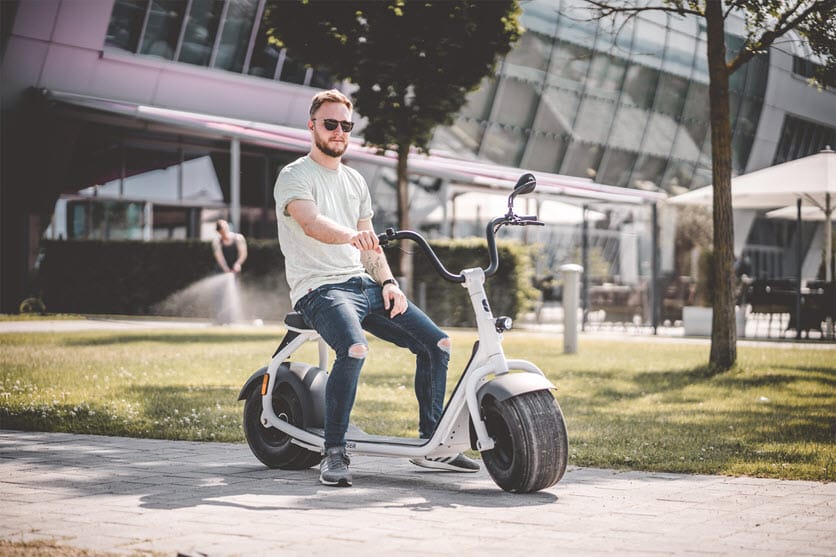 Avantajele scuterului electric în comparație cu bicicleta electrică 3 elektricky skuter vyhody